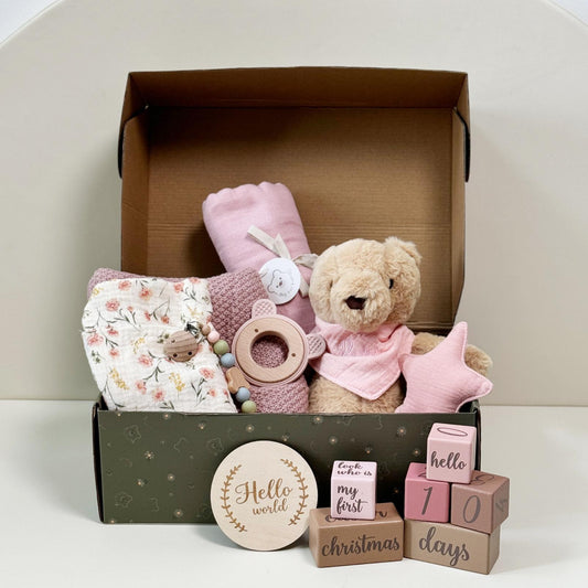 Newborn premium gift set with teddy and accessories